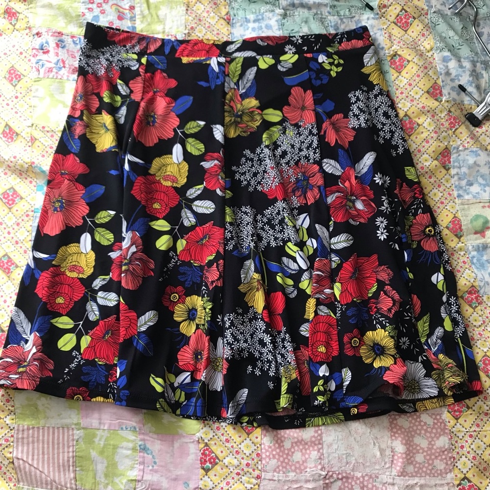 Flower Print Skort Size M Like New